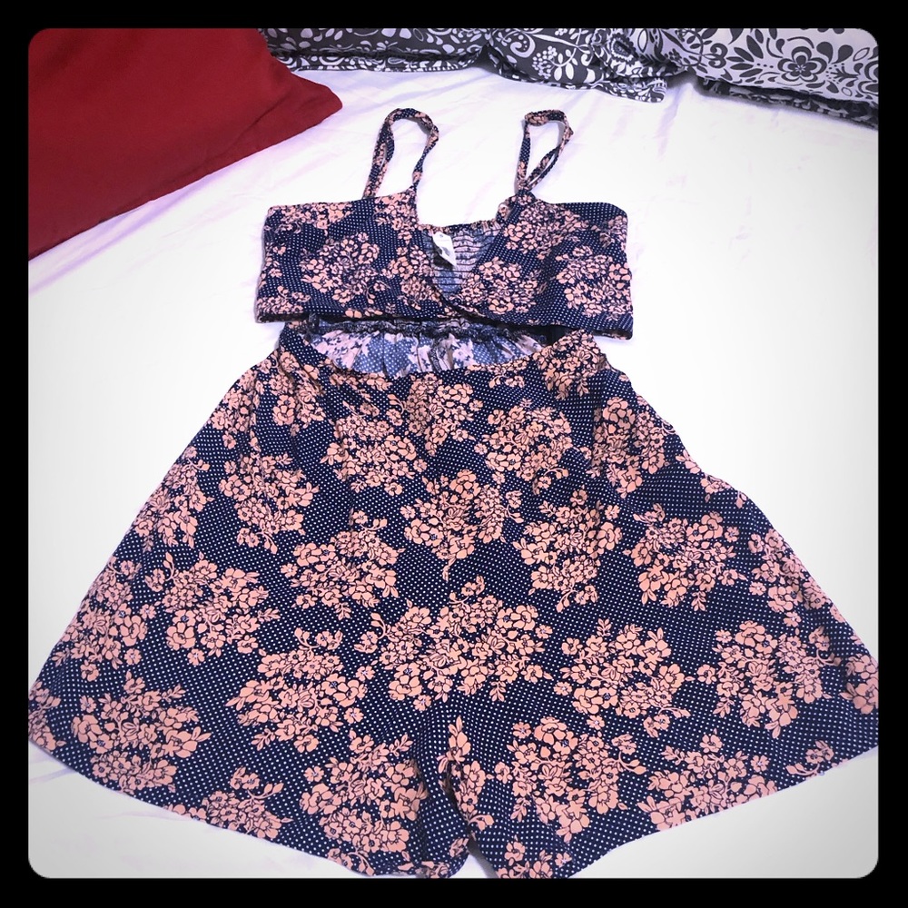 SHORT ROMPER.